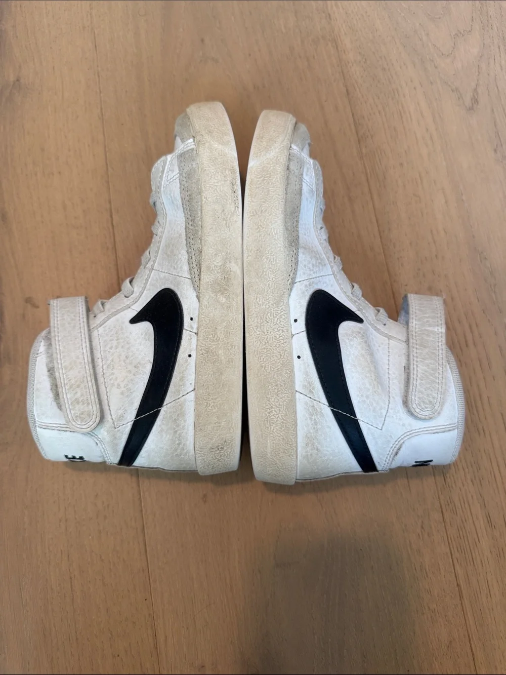 Nike Blazer Mid 77 Kids White High-Top Sneakers with Black Accent- GUC - Picture 3 of 7